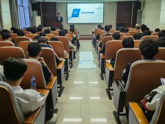 激励同窗们夯实专业根本、培育立异能